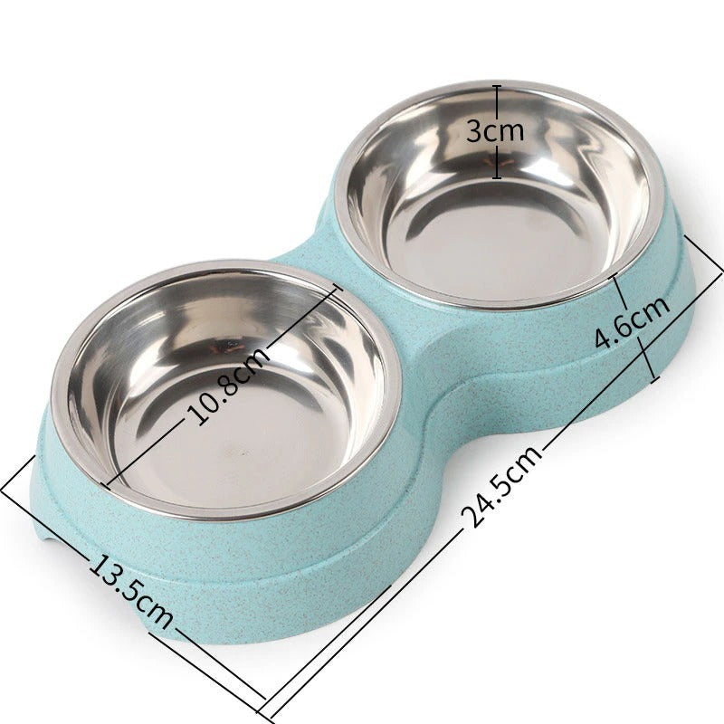 Compact pet feeding station