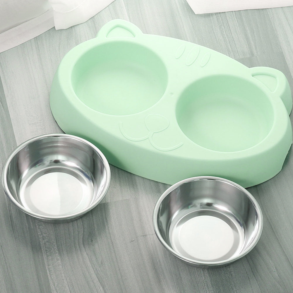 Non-slip pet feeding station